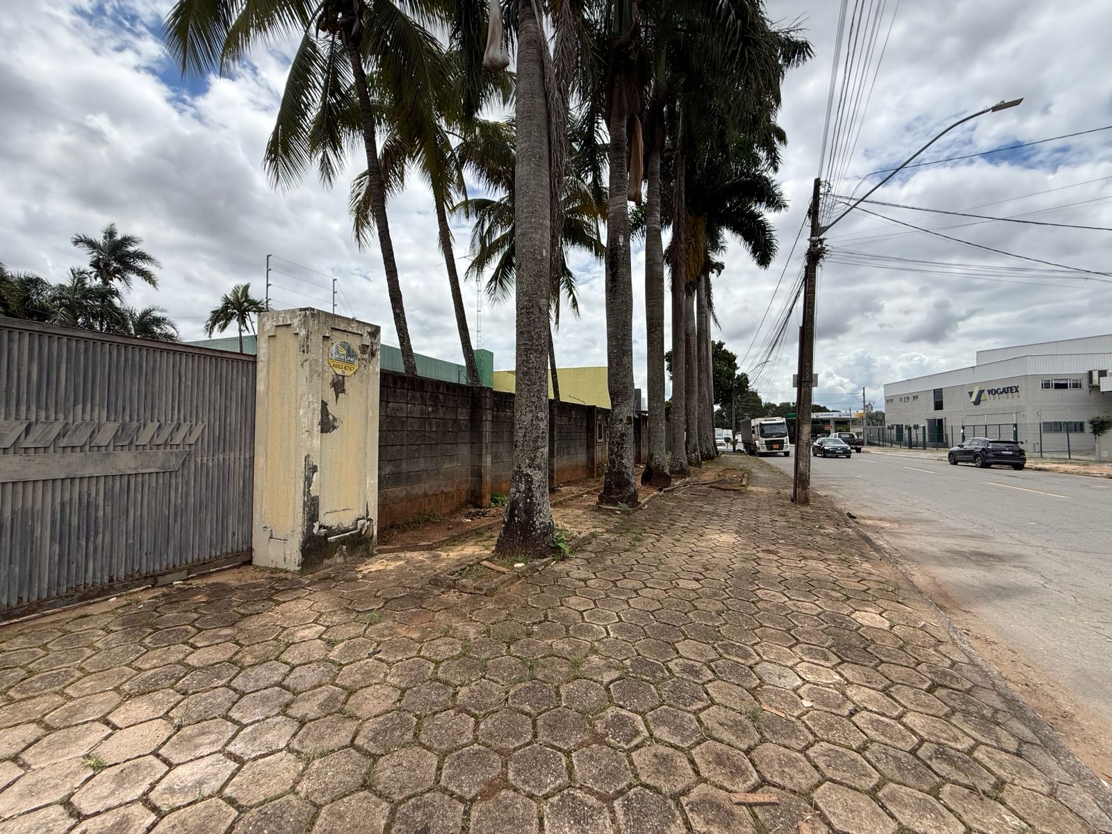 WhatsApp Image 2026-06-27 at 15.34.24 (1) Jardim Santo Antônio!! Área 2.941m² (06 lotes), pequeno galpão e escritórios: 294m² de construção.