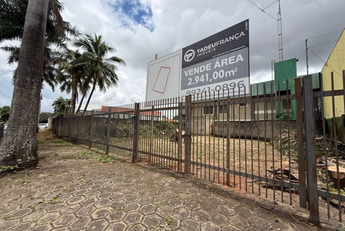 Jardim Santo Antônio!! Área 2.941m² (06 lotes), pequeno galpão e escritórios: 294m² de construção.