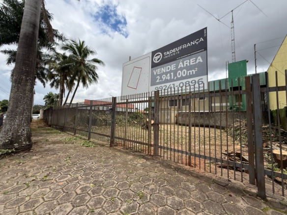 Jardim Santo Antônio!! Área 2.941m² (06 lotes), pequeno galpão e escritórios: 294m² de construção.