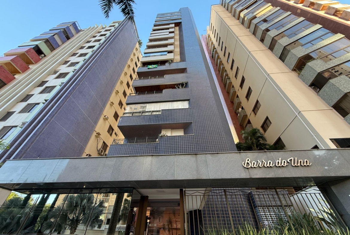 Apartamento com 04 quartos sendo 03 suítes. Ed Barra do Una, Rua T-66, vizinho ao Parque Vaca Brava.