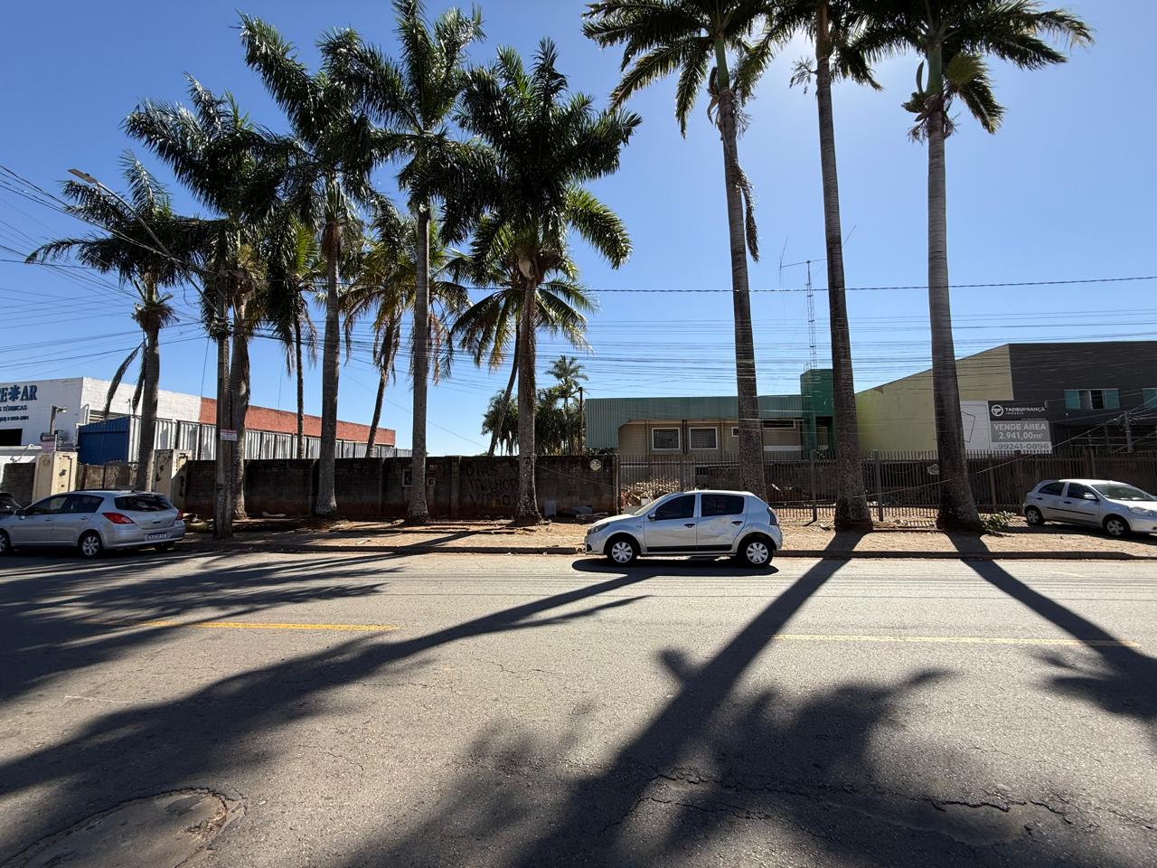Jardim Santo Antônio!! Área 2.941m² (06 lotes), pequeno galpão e escritórios: 294m² de construção.