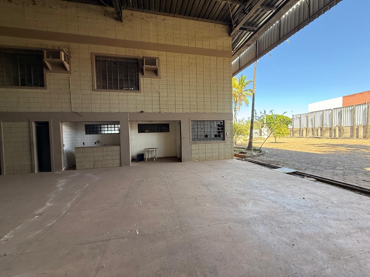 Jardim Santo Antônio!! Área 2.941m² (06 lotes), pequeno galpão e escritórios: 294m² de construção.