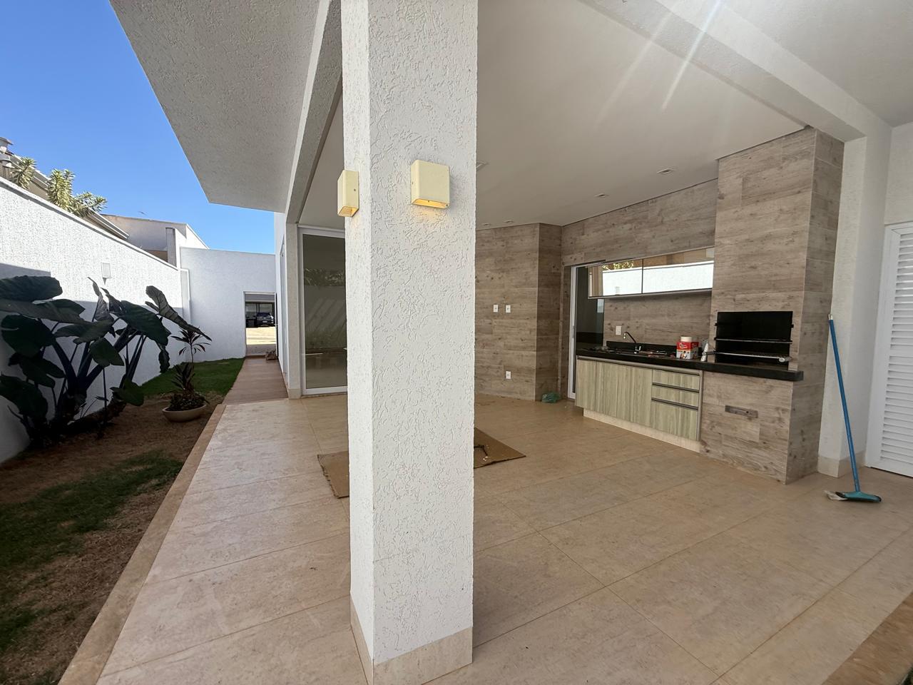 WhatsApp Image 2026-07-08 at 06.01.43 (1) PORTAL DO SOL GREEN, CASA TÉRREA: 04 SUÍTES, GOURMET E PISCINA. ALUGA OU VENDE!