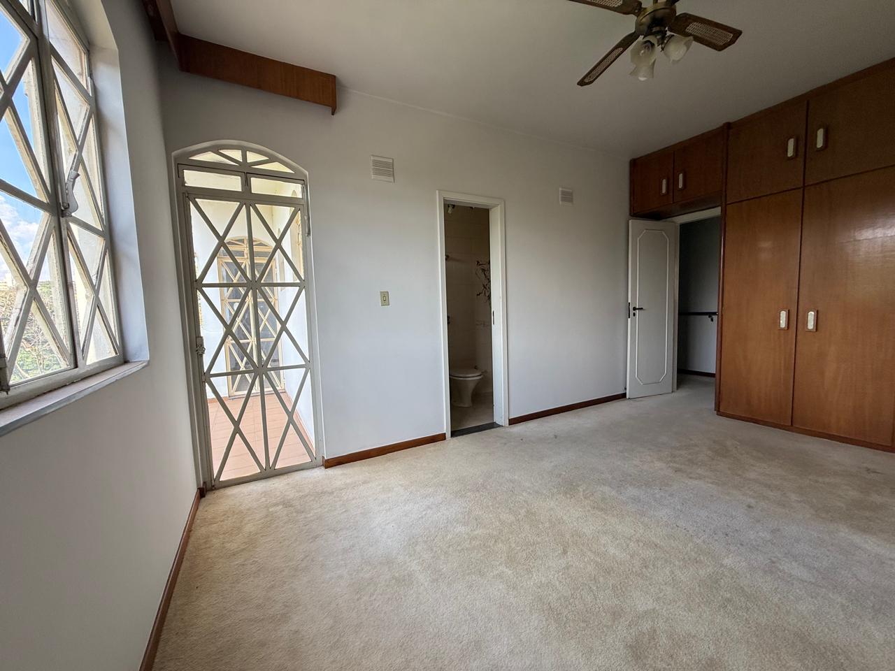 SETOR OESTE!! Linda vista panorâmica! 04 quartos, sendo 03 suítes, 281m² e 03 garagens, um por andar