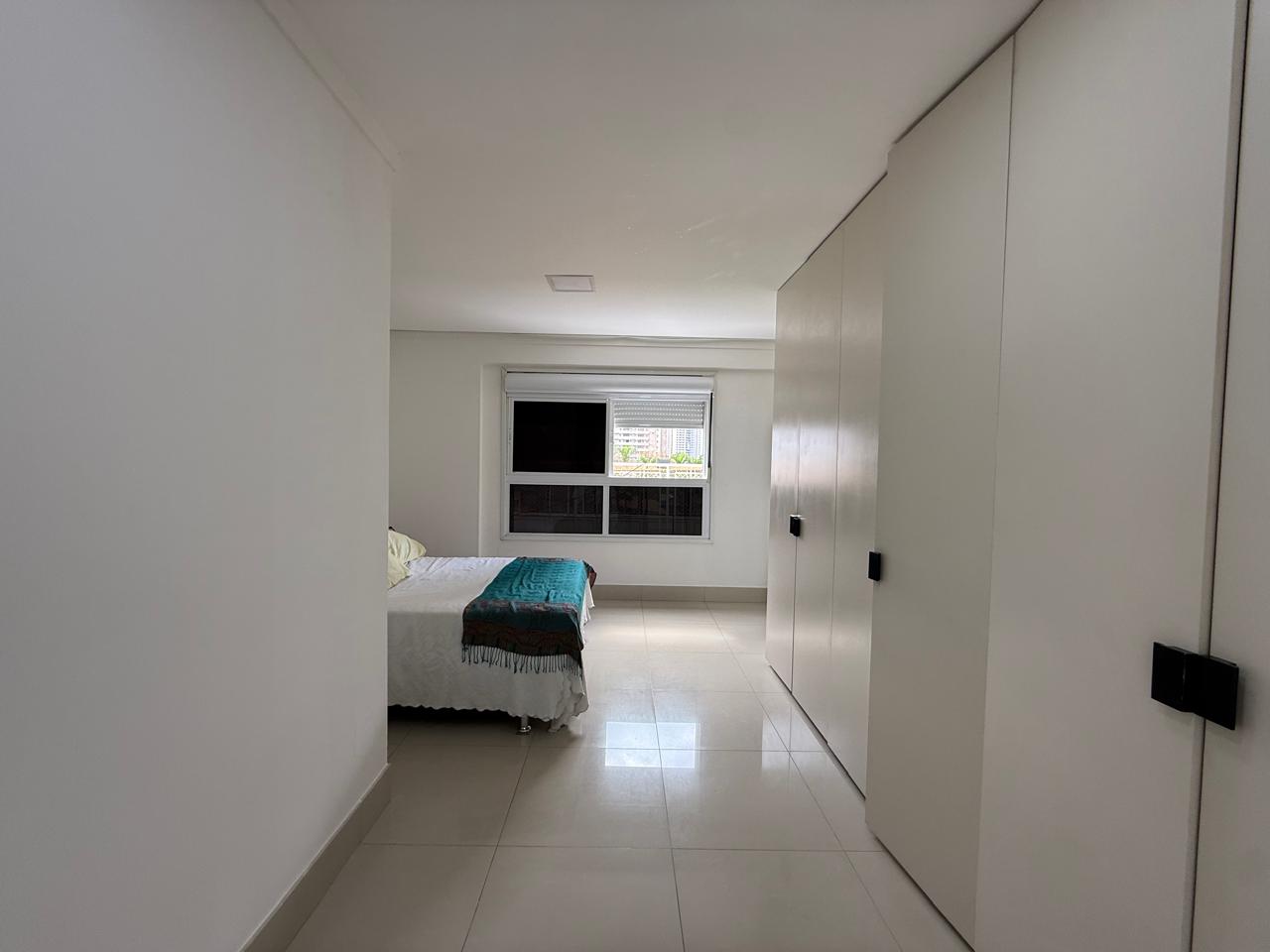 PALCO VACA BRAVA! 03 suítes, lavabo, sala com varanda, 120m² e 2 gar. Andar baixo e lazer completo.