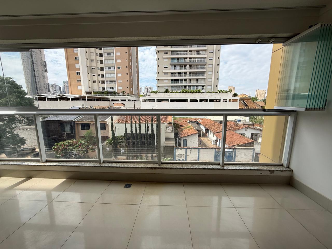 PALCO VACA BRAVA! 03 suítes, lavabo, sala com varanda, 120m² e 2 gar. Andar baixo e lazer completo.