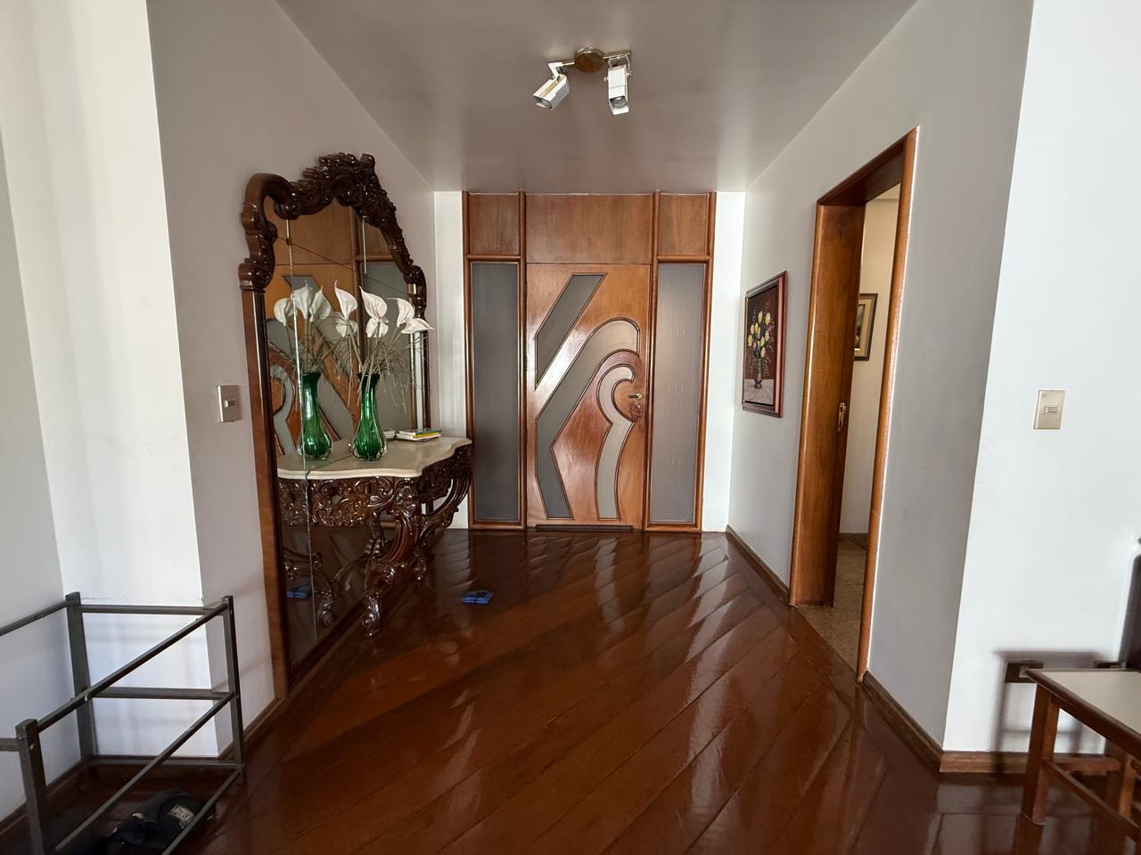 04 suítes com varanda, esquina, 01 por andar, 259m² e 03 gar., entre o Parque Vaca Brava e o Areião.