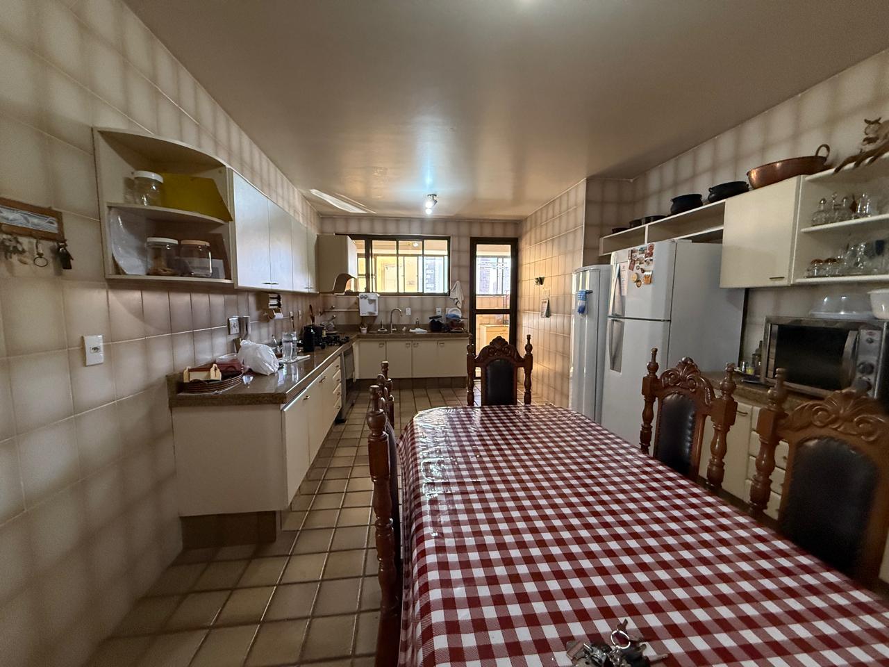 04 suítes com varanda, esquina, 01 por andar, 259m² e 03 gar., entre o Parque Vaca Brava e o Areião.