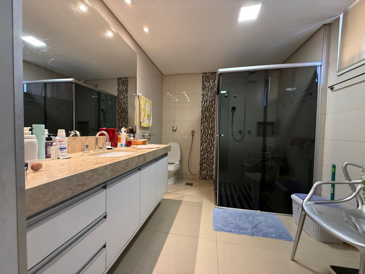 04 suítes com varanda, esquina, 01 por andar, 259m² e 03 gar., entre o Parque Vaca Brava e o Areião.