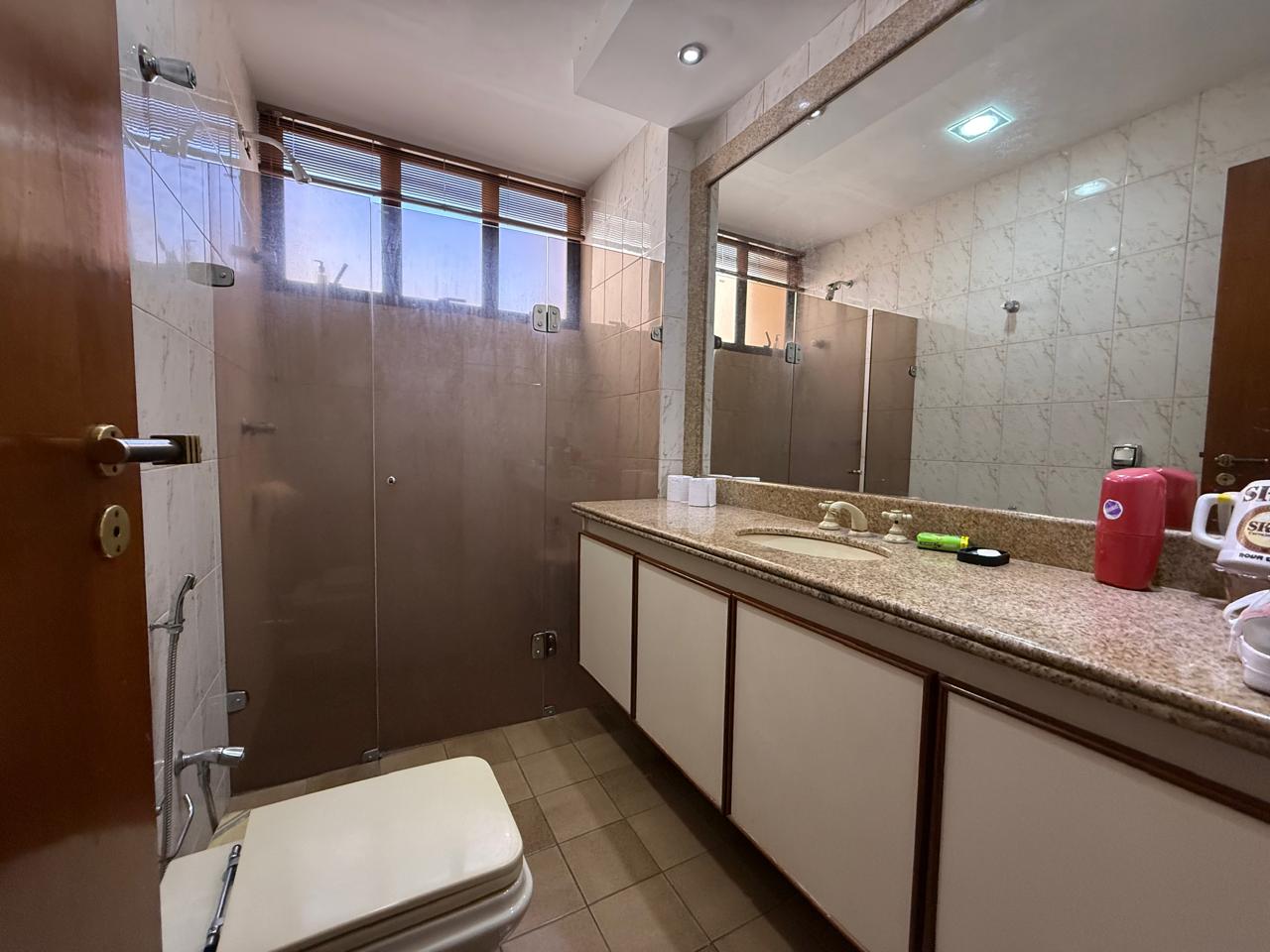 04 suítes com varanda, esquina, 01 por andar, 259m² e 03 gar., entre o Parque Vaca Brava e o Areião.