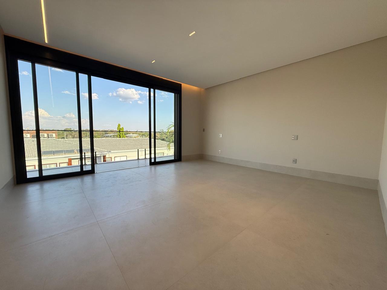 ALPHAVILLE IPÊS! Sobrado novo com 05 suítes, sendo 01 no térreo, armários Paulete, gourmet e piscina