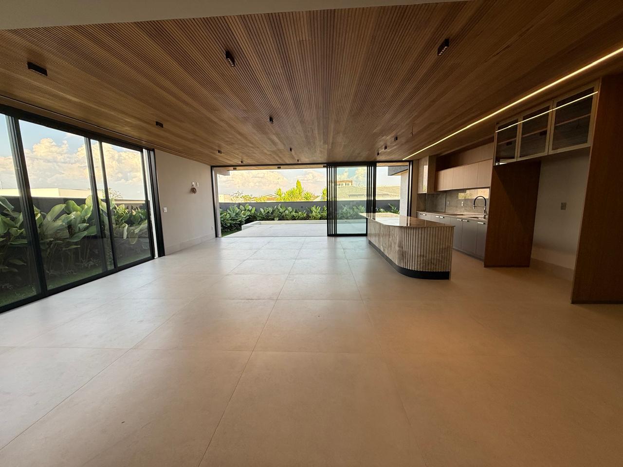 ALPHAVILLE IPÊS! Sobrado novo com 05 suítes, sendo 01 no térreo, armários Paulete, gourmet e piscina