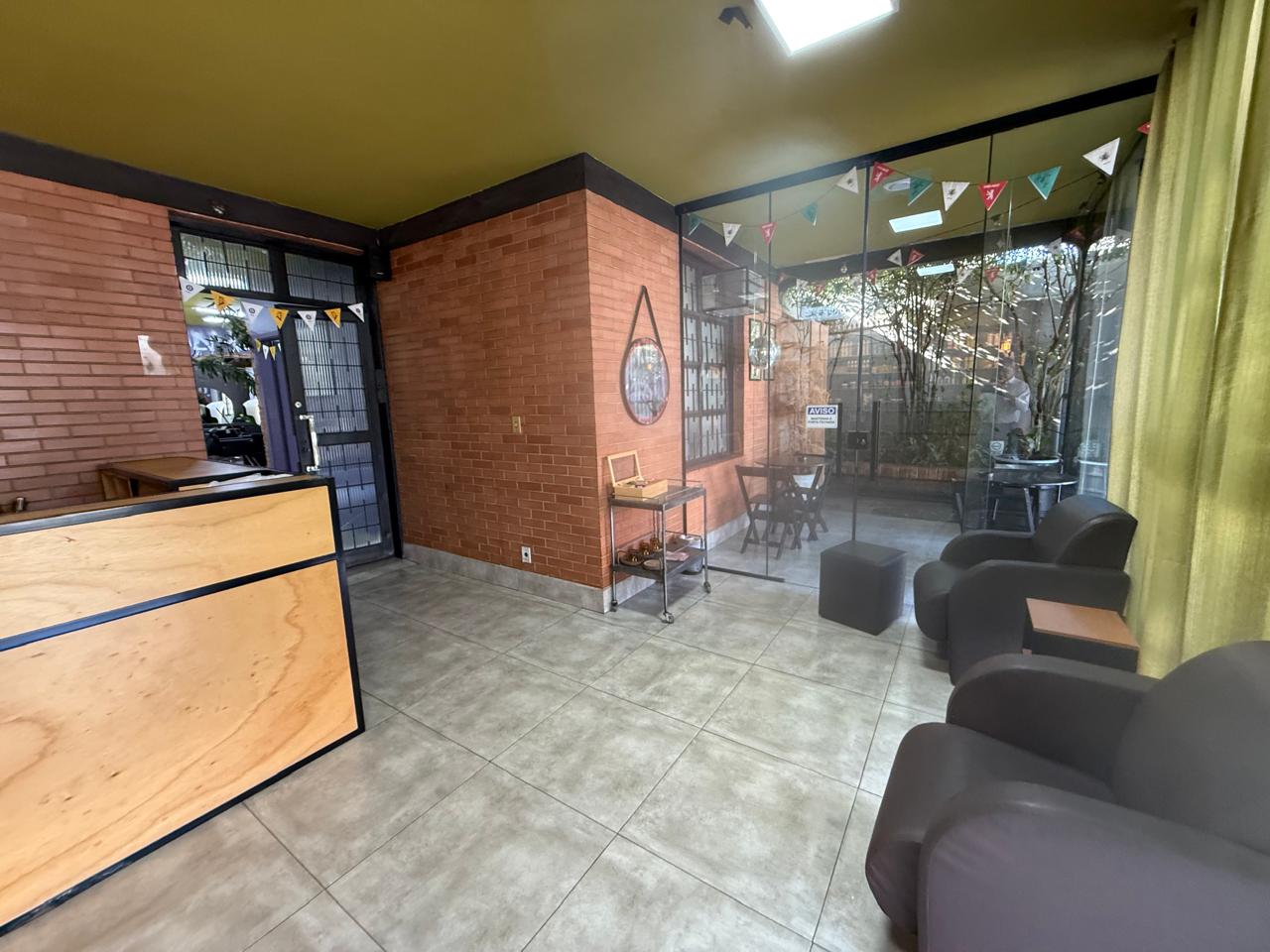 Casa térrea comercial na Rua C-258, acima da T-63 e próximo ao Banco SAFRA, alugada até janeiro/027.
