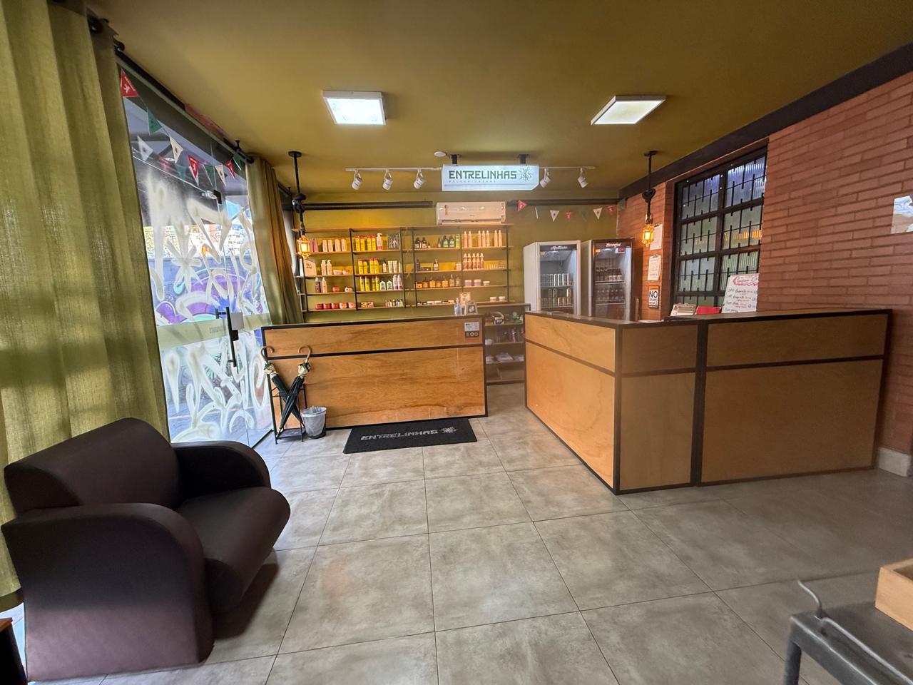 Casa térrea comercial na Rua C-258, acima da T-63 e próximo ao Banco SAFRA, alugada até janeiro/027.