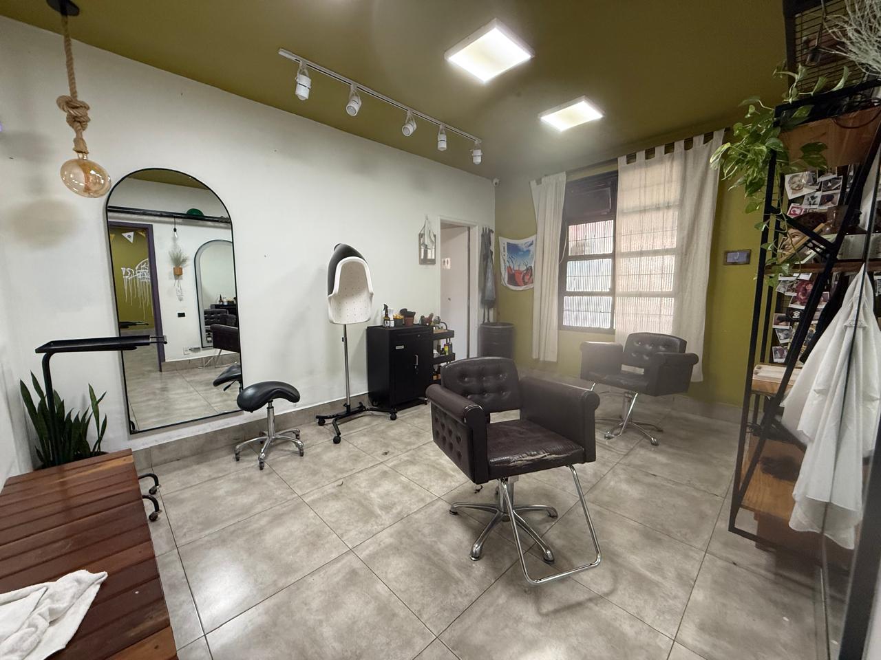 Casa térrea comercial na Rua C-258, acima da T-63 e próximo ao Banco SAFRA, alugada até janeiro/027.