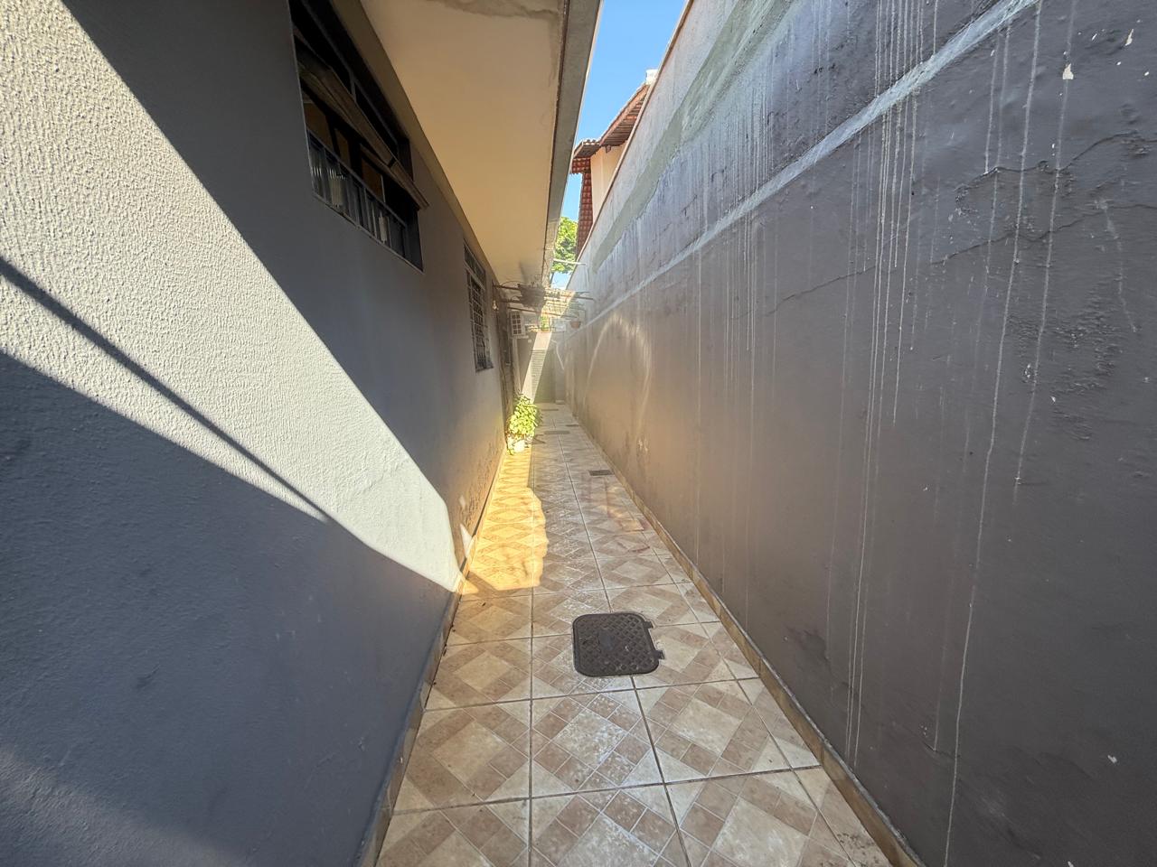 Casa térrea comercial na Rua C-258, acima da T-63 e próximo ao Banco SAFRA, alugada até janeiro/027.