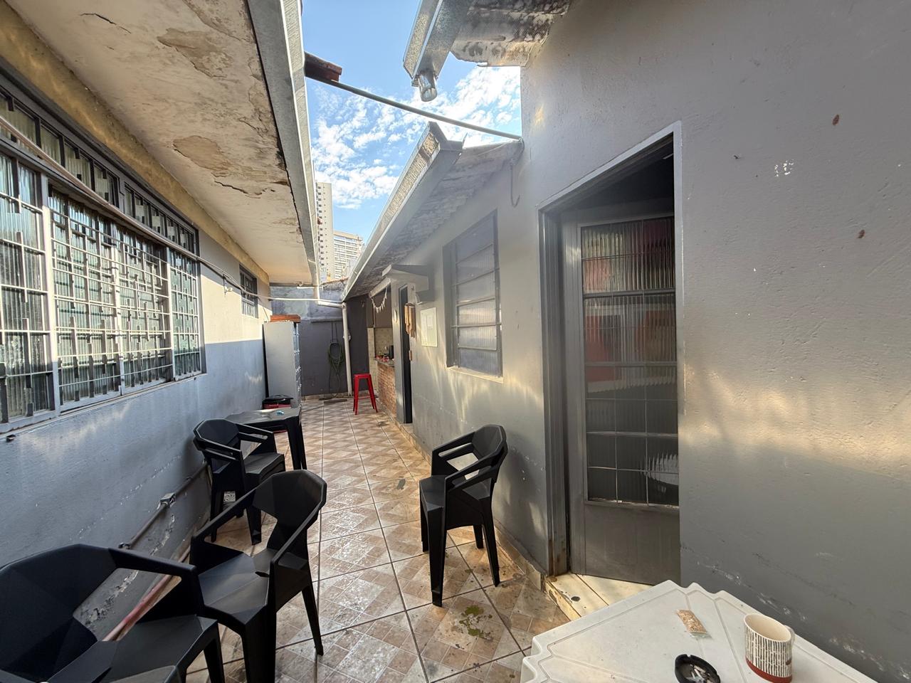 Casa térrea comercial na Rua C-258, acima da T-63 e próximo ao Banco SAFRA, alugada até janeiro/027.