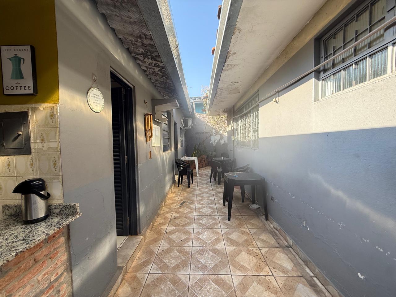 Casa térrea comercial na Rua C-258, acima da T-63 e próximo ao Banco SAFRA, alugada até janeiro/027.