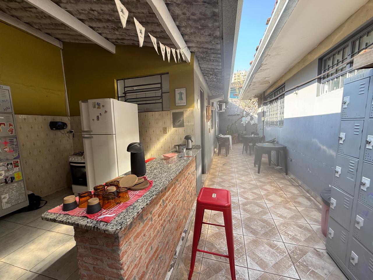 Casa térrea comercial na Rua C-258, acima da T-63 e próximo ao Banco SAFRA, alugada até janeiro/027.