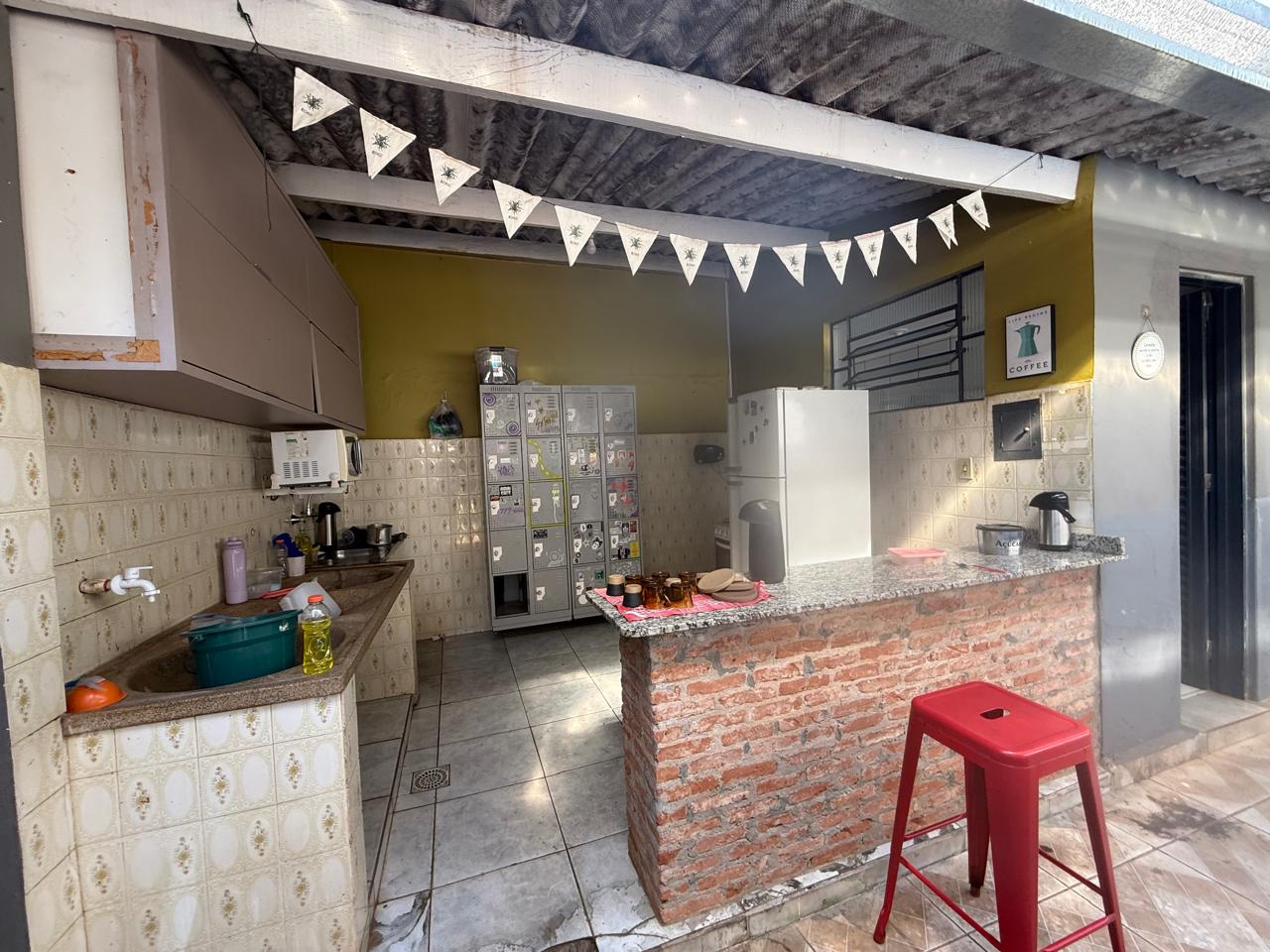 Casa térrea comercial na Rua C-258, acima da T-63 e próximo ao Banco SAFRA, alugada até janeiro/027.