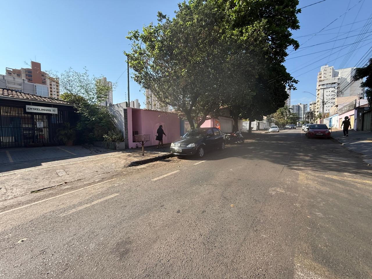 Casa térrea comercial na Rua C-258, acima da T-63 e próximo ao Banco SAFRA, alugada até janeiro/027.