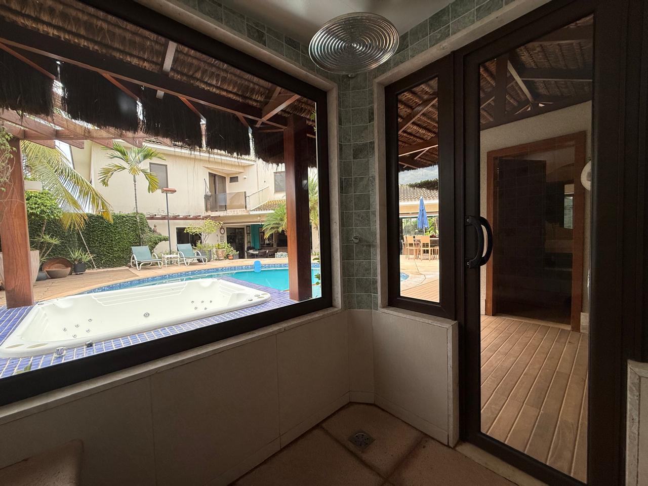 Alphaville Flamboyant Residencial dos Ipês!! Sobrado de esquina, 05 quartos, sendo 04 suítes, excelente área de lazer e amplos ambientes!