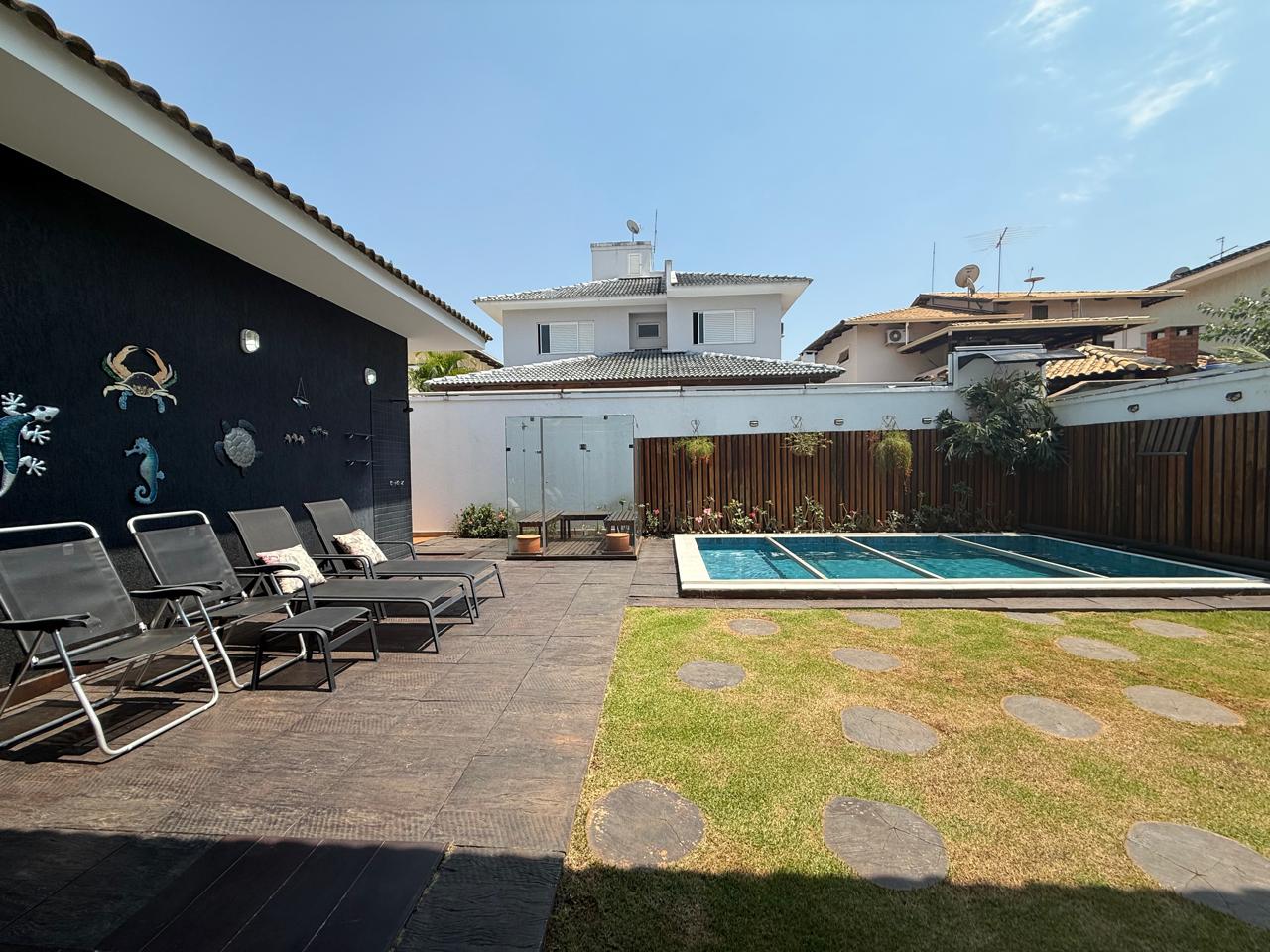 JARDINS VIENA! Sobrado mobiliado, 05 suítes, muito conforto e comodidades, sauna, piscina, energia fotovoltaica.