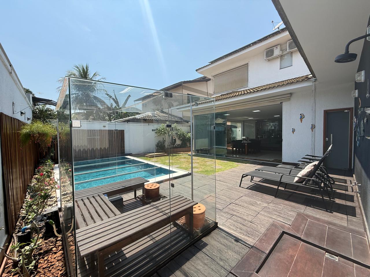 JARDINS VIENA! Sobrado mobiliado, 05 suítes, muito conforto e comodidades, sauna, piscina, energia fotovoltaica.